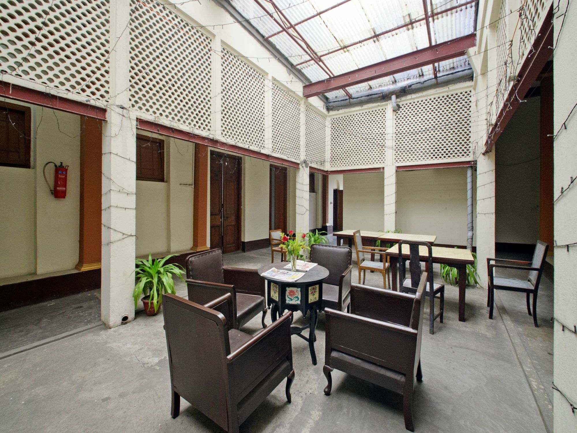 Oyo 5811 Seacom Inn Ymca Esplanade Kalkutta Exterior foto